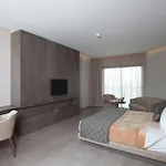 Promenade Hotel