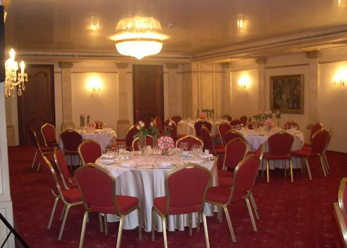 Promenade Hotel