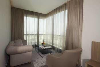 Promenade Hotel