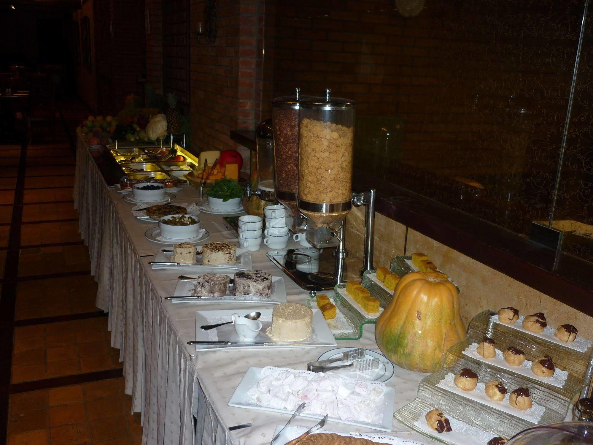Promenade Hotel